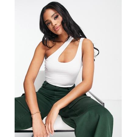 ASOS DESIGN Asymmetrische crop top met uitsnijding en bandjes in wit