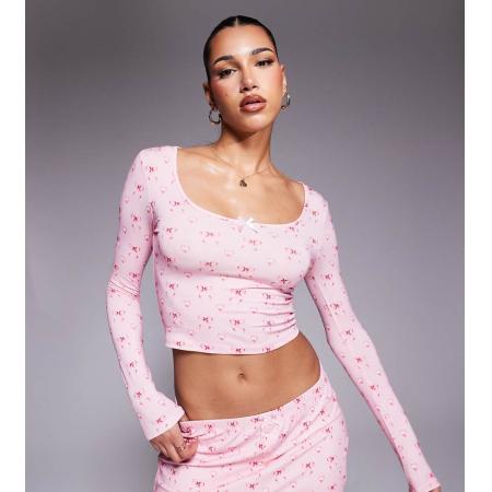 Kaiia Exclusive Cropped pyjamatop met lage ronde hals, strikje en strikjesprint in roze, deel van co-ord set-Veelkleurig
