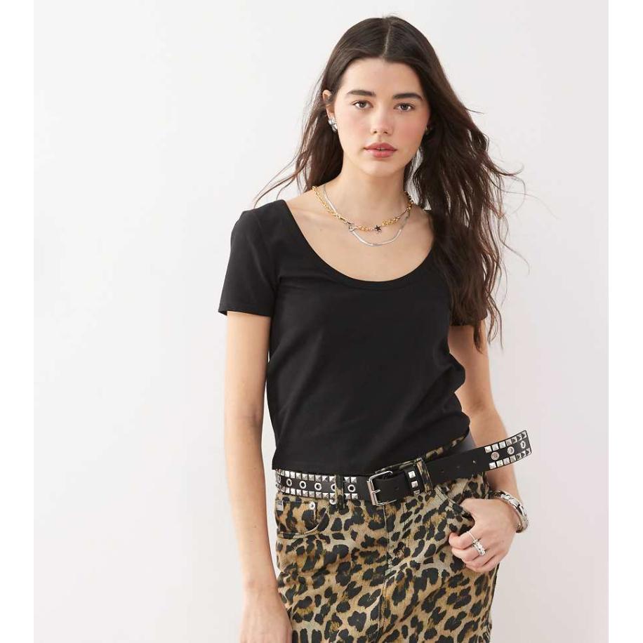 COLLUSION T-shirt met lage ronde hals in zwart Zwart