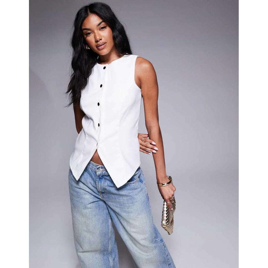 In The Style x Natalya Wright Exclusive Elegante gilet-top in crème-Wit Wit