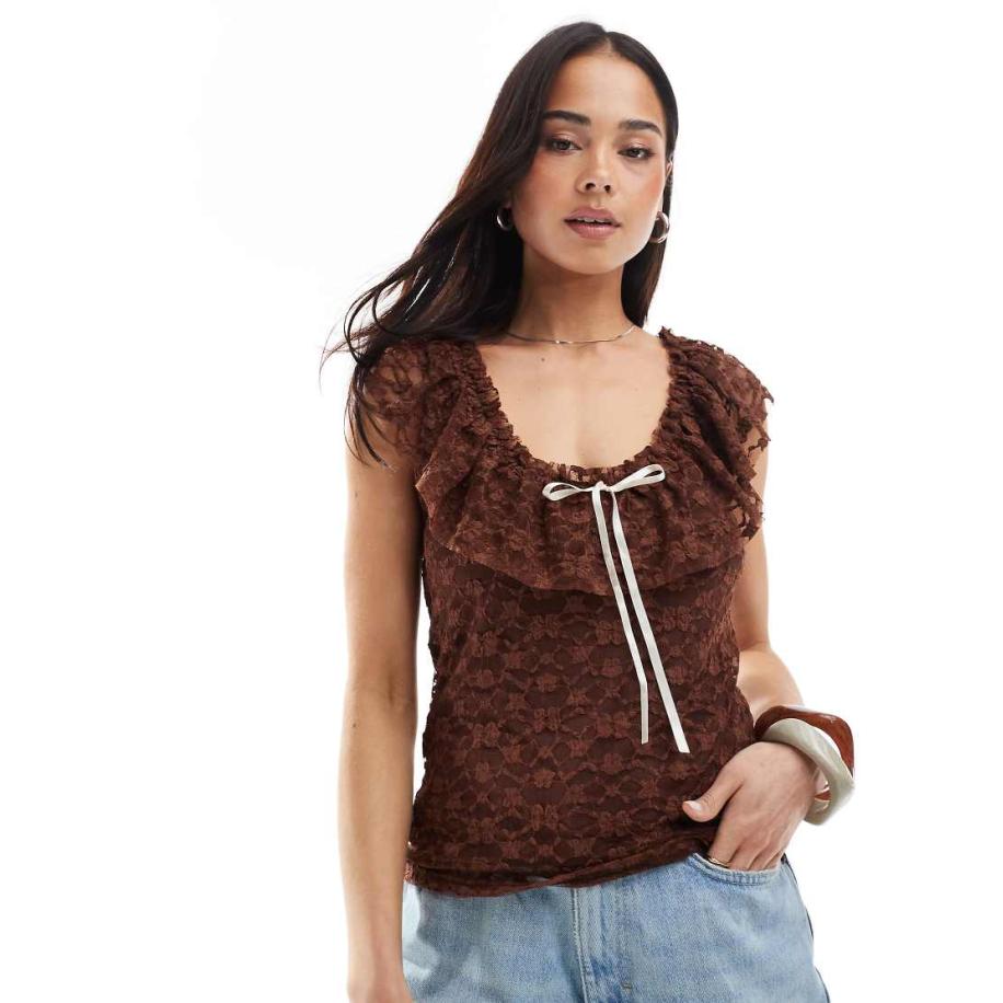 Miss Selfridge Kanten top met ruches en strikje in bruin-Wit Wit