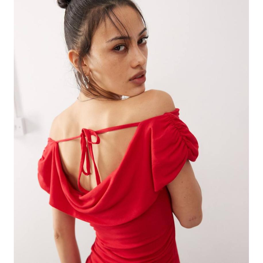 COLLUSION Top met blote schouders en strikdetail in rood Rood