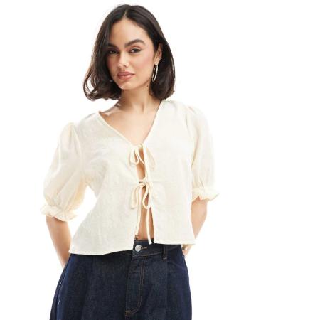 Pieces Top van jacquard met striksluiting en pofmouwen in crème-Wit