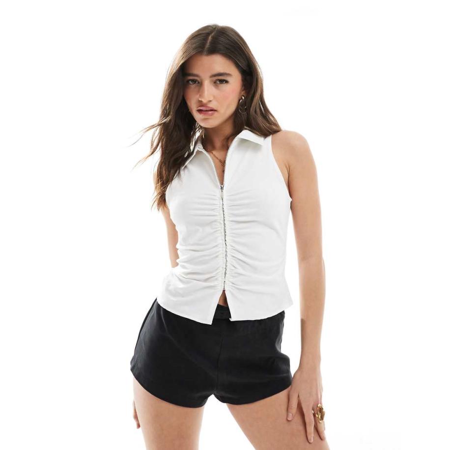 Bershka Aansluitende top met gerimpelde voorkant in ecru-Neutraal Multicolor