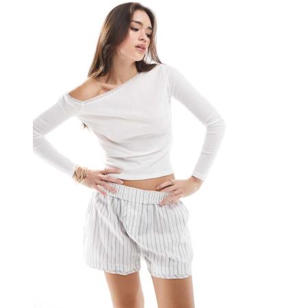 Cotton On Claire Top met kanten rand, blote schouder en lange mouwen in wit