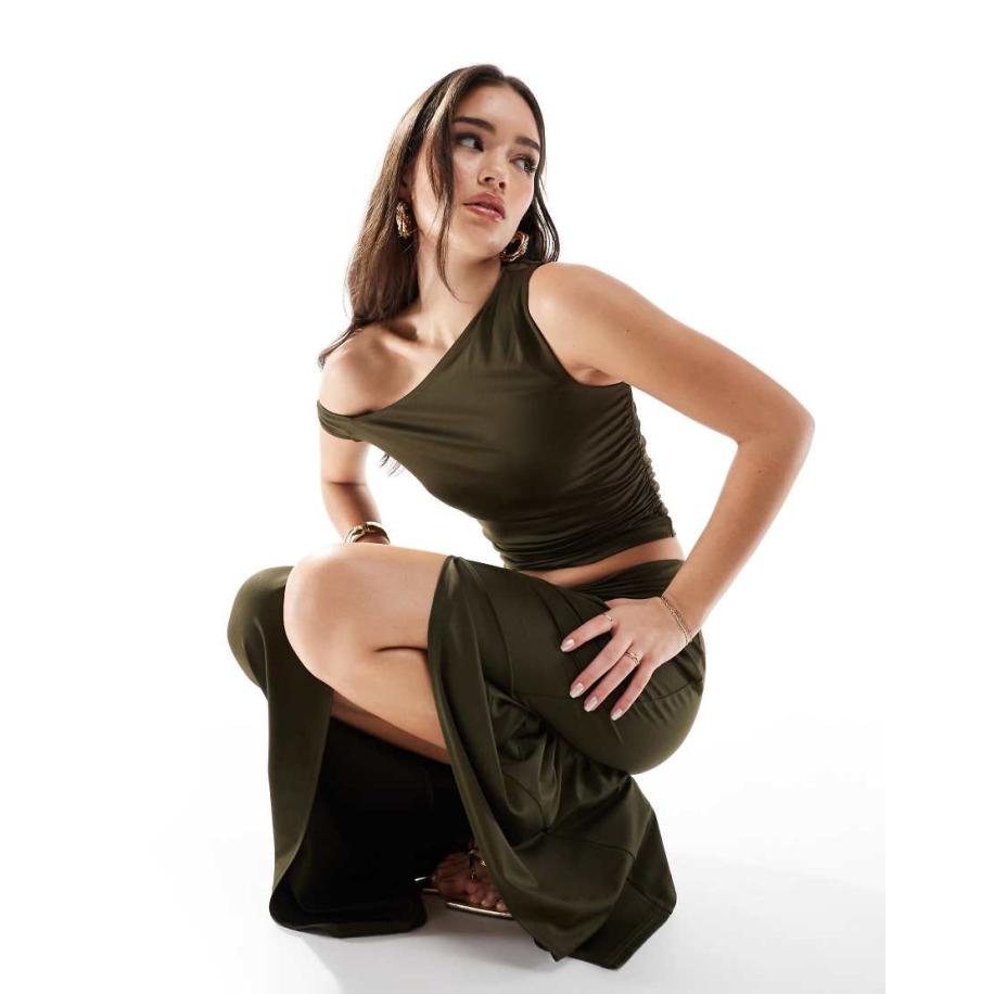 4th & Reckless Top met blote schouders en gedraaid bandje in kaki, deel van co-ord set-Groen Groen