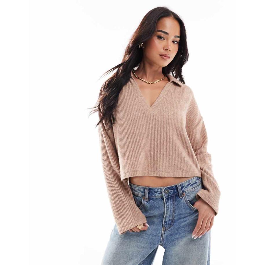 Miss Selfridge Zachte plissé top met kraagje en lange mouwen in biscuit-Bruin Bruin