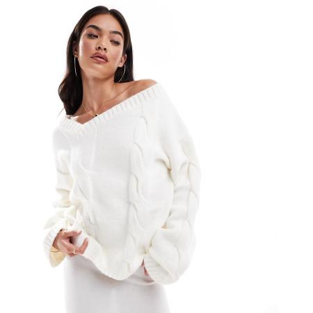 SNDYS Premium asymmetrische kabelgebreide trui met V-hals in crème, deel van co-ord set-Wit