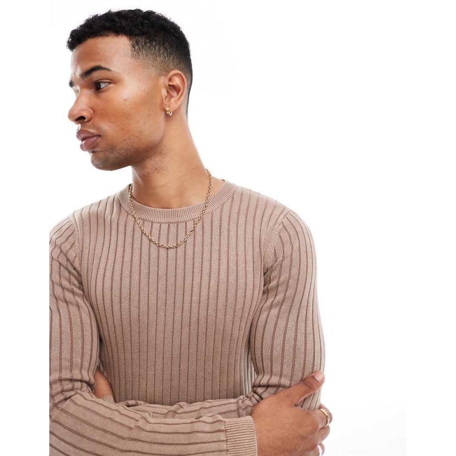 ASOS DESIGN - Muscle fit ribgebreide trui in bruin met wassing-Brown Bruin