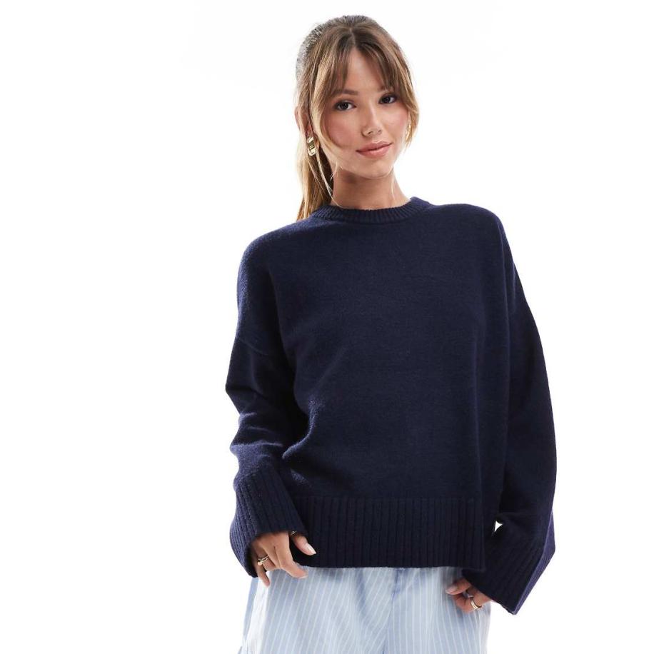 Bershka Grofgebreide trui met ronde hals in marineblauw Blauw