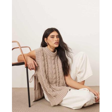 ARRANGE Kabelgebreide mouwloze trui met strikdetail in beige-Veelkleurig