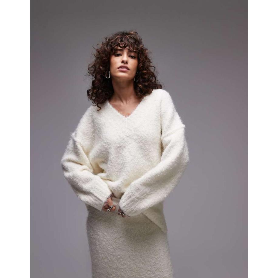 Topshop Pluizig gebreide oversized trui met V-hals in crème, deel van co-ord set-Wit Wit