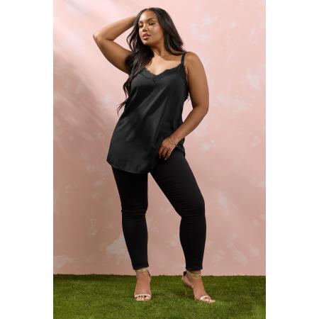 Yours Camitop Met Kanten Rand En Vhals In Zwart Size 66-68