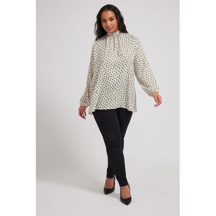 Yours London Blouse Met Stippenprint En Hoge Hals In Crème Size 58-60 Bruin