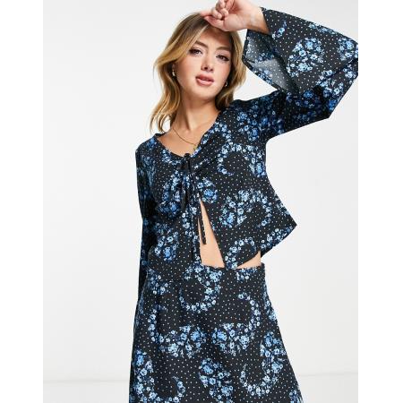 Wednesday's Girl Blouse met gerimpelde buste en split in fijn blauw paisley motief, deel van co-ord set-Veelkleurig
