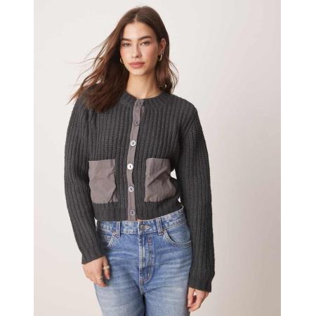 VILA Dik geribbeld vest met contrasterende zakken en knoopbies in grijs