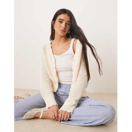 ASOS DESIGN Gebreid vest met gehaakte look en geschulpte rand in ecru-Wit