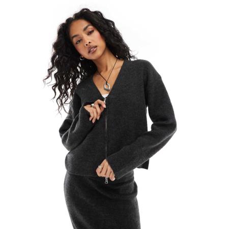 Pieces Mix & Match Vest van V-hals in donkergrijs, deel van co-ord set