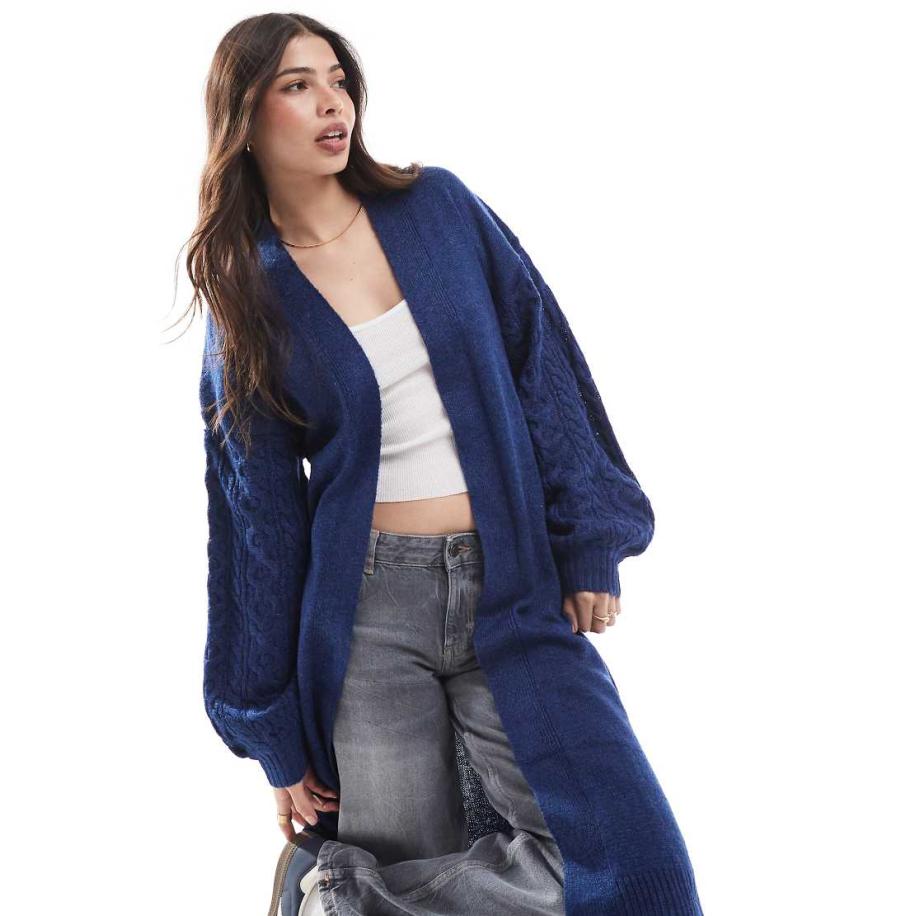Threadbare Gebreid vest met kabels en lange pasvorm in marineblauw Blauw