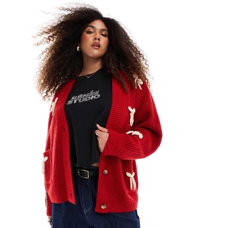 Renee Studio x Michelle Nayla Exclusive Gebreid pluizig vest met zakken en strikdetail in rood