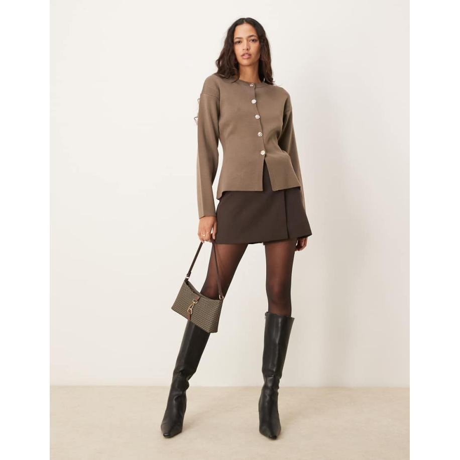 ASOS DESIGN Gebreid gestructureerd vest met ronde hals en gouden knopen in chocoladebruin Bruin