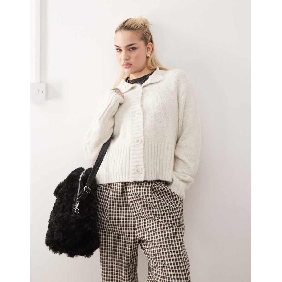 COLLUSION Pluizig vest met textuur en ronde hals in crème-Bruin Bruin