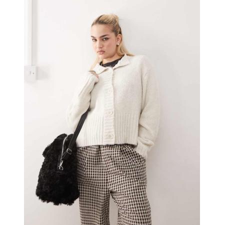 COLLUSION Pluizig vest met textuur en ronde hals in crème-Bruin