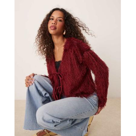 Miss Selfridge Pluizig vest met strikjes aan de voorkant in bordeauxrood