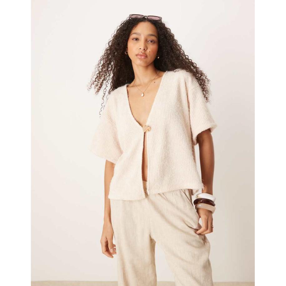 ASOS DESIGN Vest van pluizig chenille met korte mouwen en gouden knoopdetail in crème-Blauw Blauw