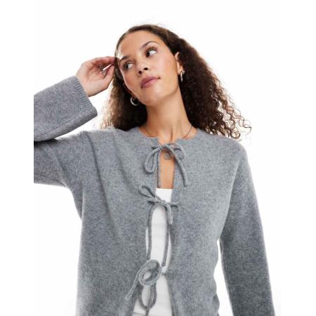 Monki Gebreid vest met strikjes aan de voorkant in gemêleerd grijs