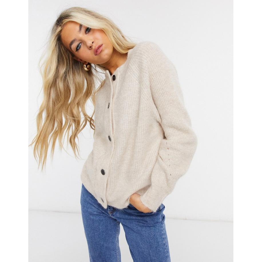 Selected Femme Geborsteld gebreid vest in crème-Wit Wit