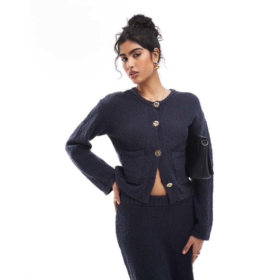 4th & Reckless Gebreid vest met textuur, gouden knopen en zakdetail in marineblauw, deel van co-ord set Blauw