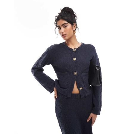 4th & Reckless Gebreid vest met textuur, gouden knopen en zakdetail in marineblauw, deel van co-ord set