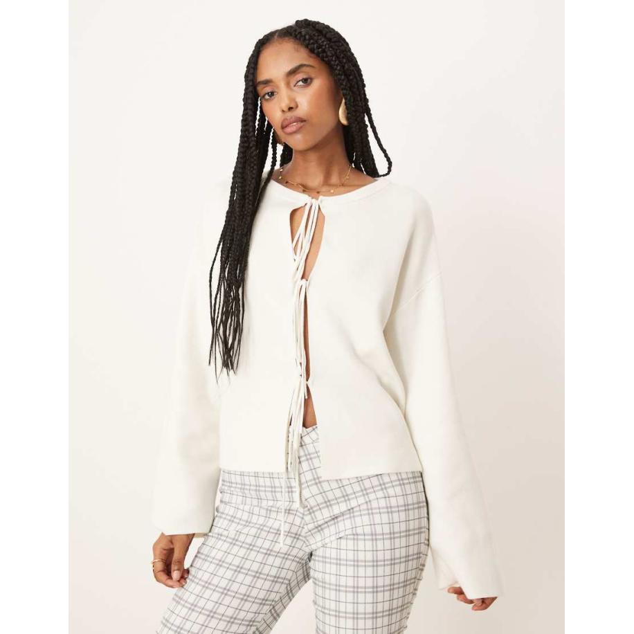 Gina Tricot Lichtgewicht gebreid vest met striksluiting in crème-Wit Wit