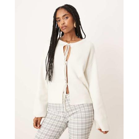 Gina Tricot Lichtgewicht gebreid vest met striksluiting in crème-Wit