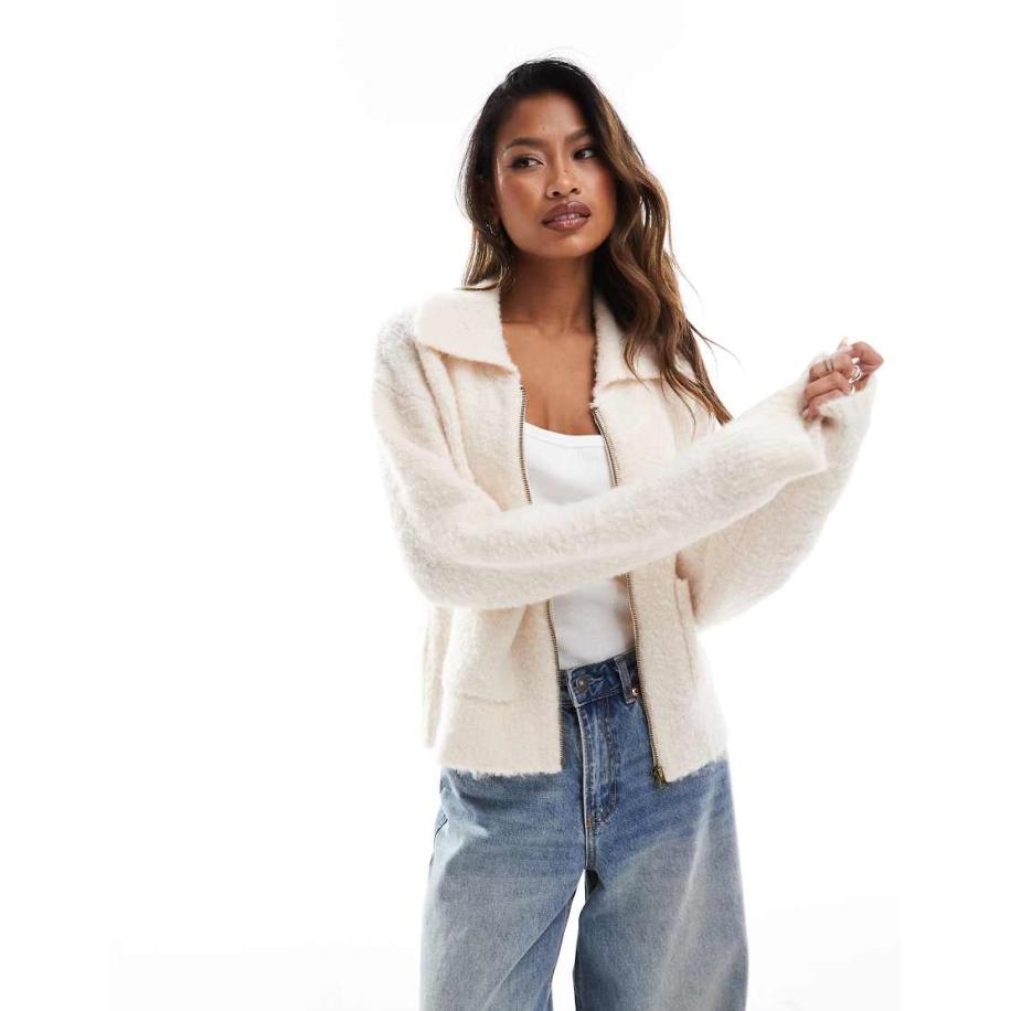 In The Style Gebreid vest met ritssluiting en zakdetail in crème-Wit Wit
