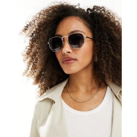 ASOS DESIGN Ronde zonnebril van goudkleurig metaal met gepolariseerde glazen