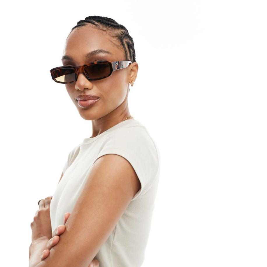 Pieces Smalle zonnebril met rechthoekig montuur en bruin getinte glazen in tortoise-Veelkleurig Multicolor