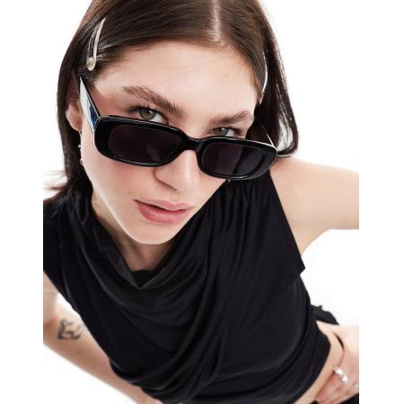 Monki Loa Kleine rechthoekige zonnebril in zwart