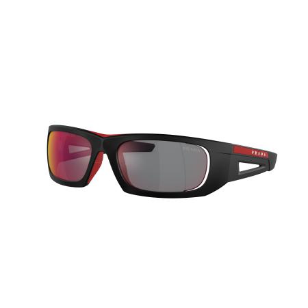 Prada Linea Rossa Mannelijk Sunglass PS 02YS - Framekleur: Matzwart/Rood, Lenskleur: Donkergrijs gespiegeld blauw/rood